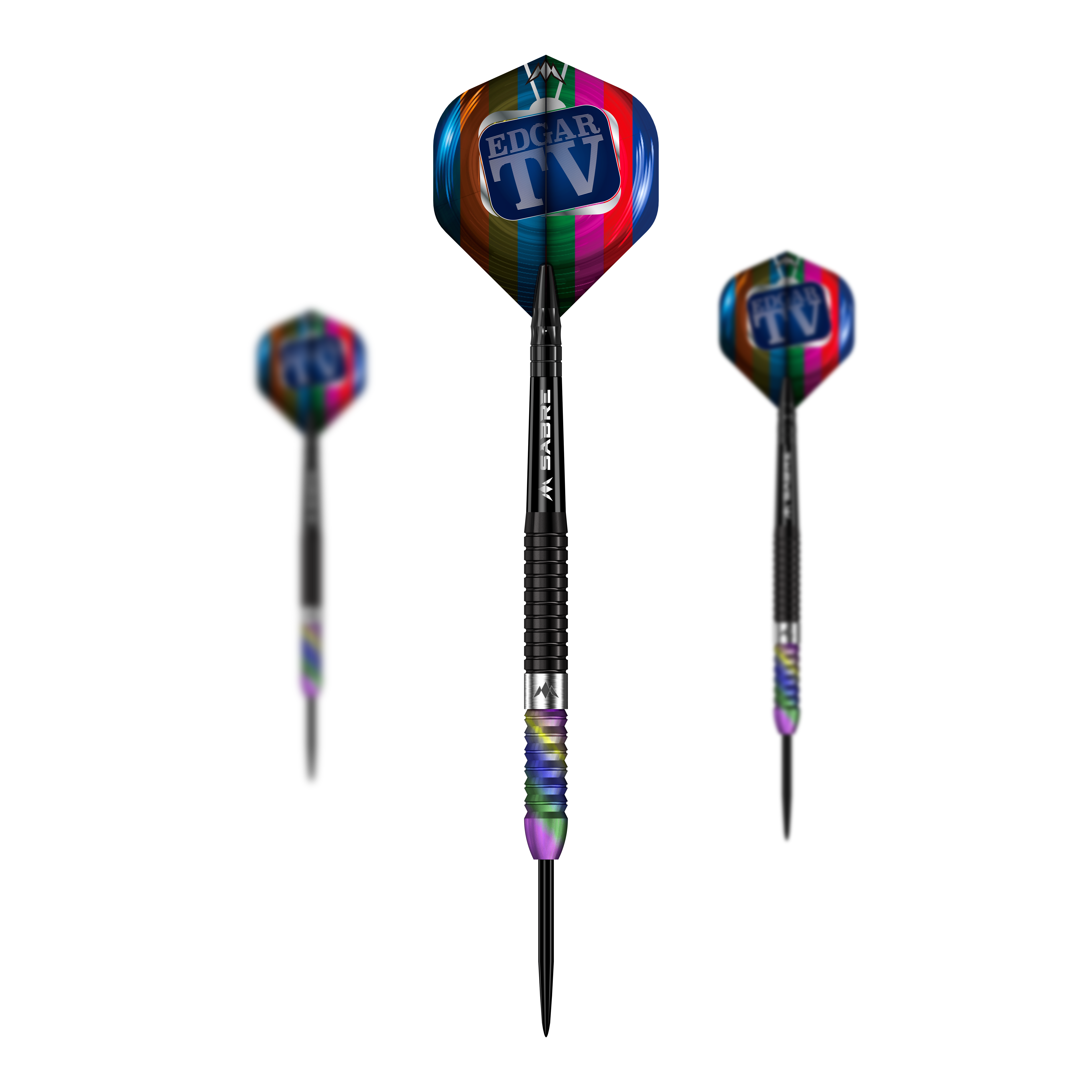 Misja Matt Edgar Steeldarts Das Bild zeigt drei Steeldarts des Produkts „Mission Matt Edgar Steeldarts“. Die Flights der Darts sind bunt und tragen den Aufdruck „Edgar TV“.