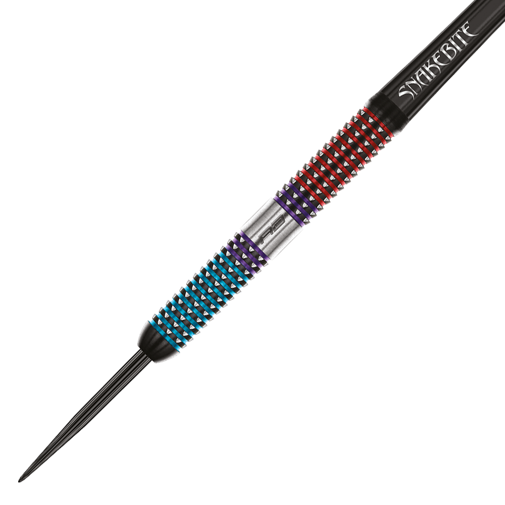 RD2550_Red_Dragon_Peter_Wright_Snakebite_Spirit_Steeldarts_2 Auf dem Bild ist ein bunter Steeldartpfeil mit der Aufschrift "Snakebite" zu sehen. Der Dart hat ein auffälliges Griffmuster in Rot, Blau und Lila.