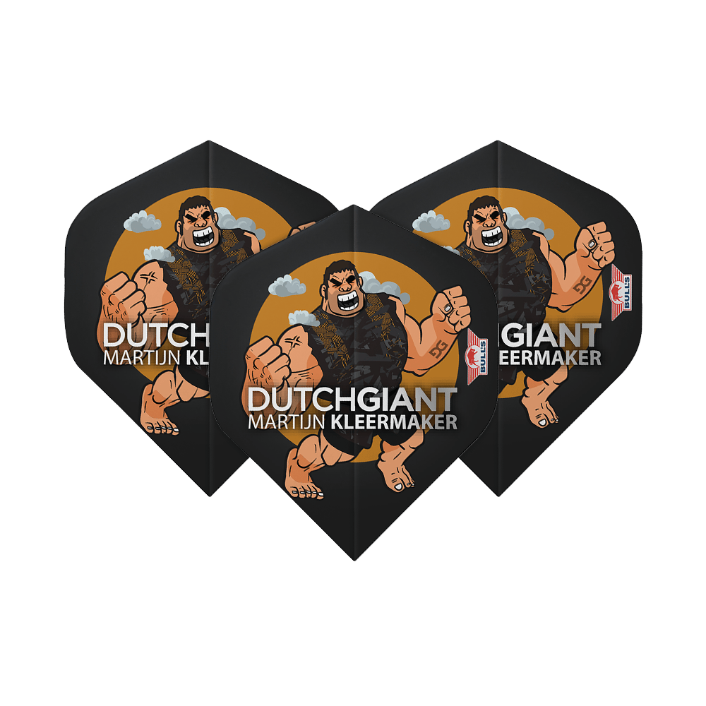 BU50922_Bulls_NL_Player_100_Martijn_Kleermaker_Cartoon_No2_Standard_Flights_1QTRJeFi0kbR9e Das Bild zeigt drei Dart-Flights mit einer Cartoonfigur und der Aufschrift "Dutch Giant Martijn Kleermaker". Die Flights sind schwarz mit einem orangenen Hintergrund und haben das Bulls-Logo.