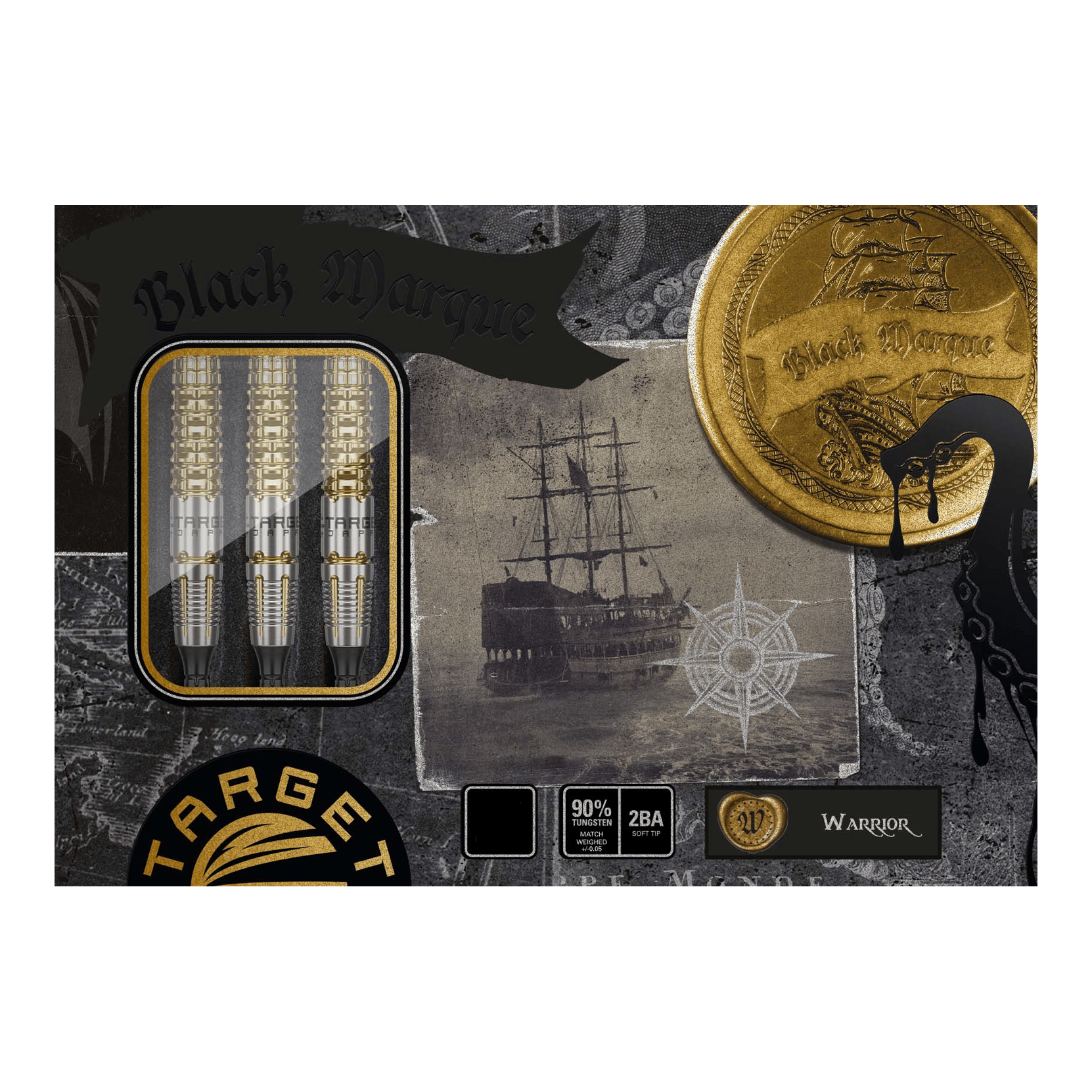 Das Bild zeigt die Verpackung der "Target Japan Black Marque Warrior Softdarts - 18,5g". Auf der Schachtel sind die Darts, ein Segelschiff und eine goldene Münze abgebildet.