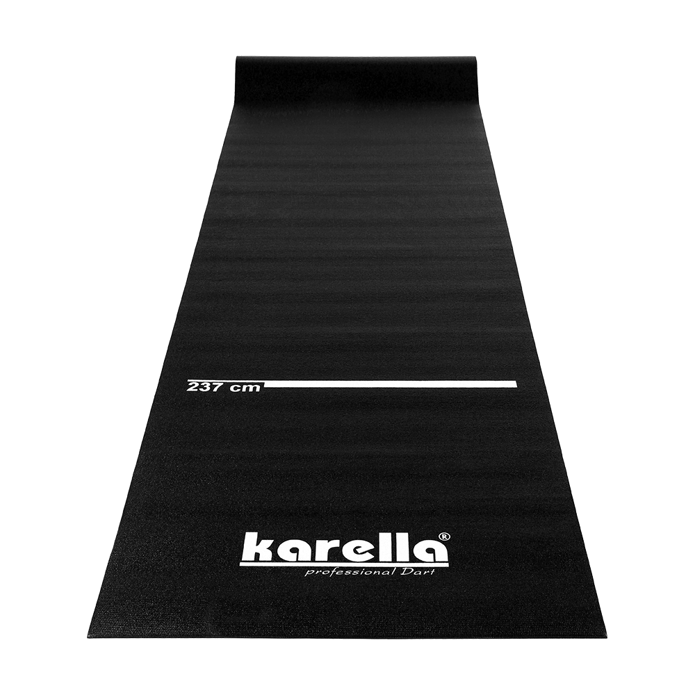 808701_Karella_Dartmatte_Eco-Star_1 Karella Dartmatte Eco-Star liegt ausgerollt auf dem Boden. Die Umrandung und das Logo sind klar zu sehen.