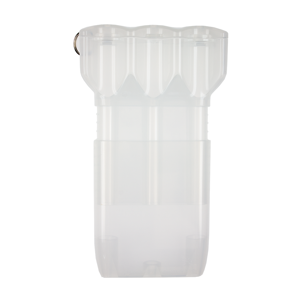 Das Bild zeigt ein durchsichtiges, zylindrisches Kunststoffetui mit abgerundeten Kanten. Es handelt sich vermutlich um ein Aufbewahrungsbehälter für Darts.