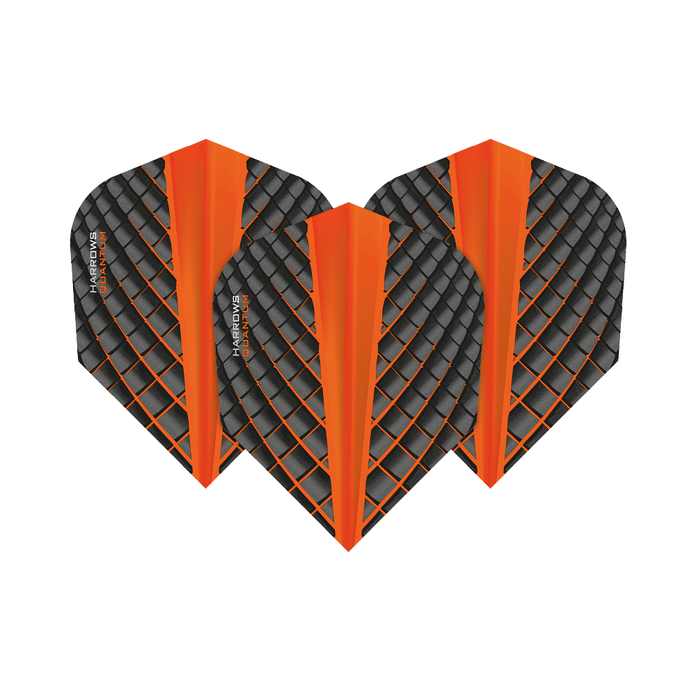 HR6801_Harrows_Quantum_Orange_No6_Flights_1eTACAE6pTOPQI Das Bild zeigt drei Harrows Quantum Orange No6 Flights. Sie sind schwarz mit einem orangen Gittermuster und zentralem orangen Streifen.