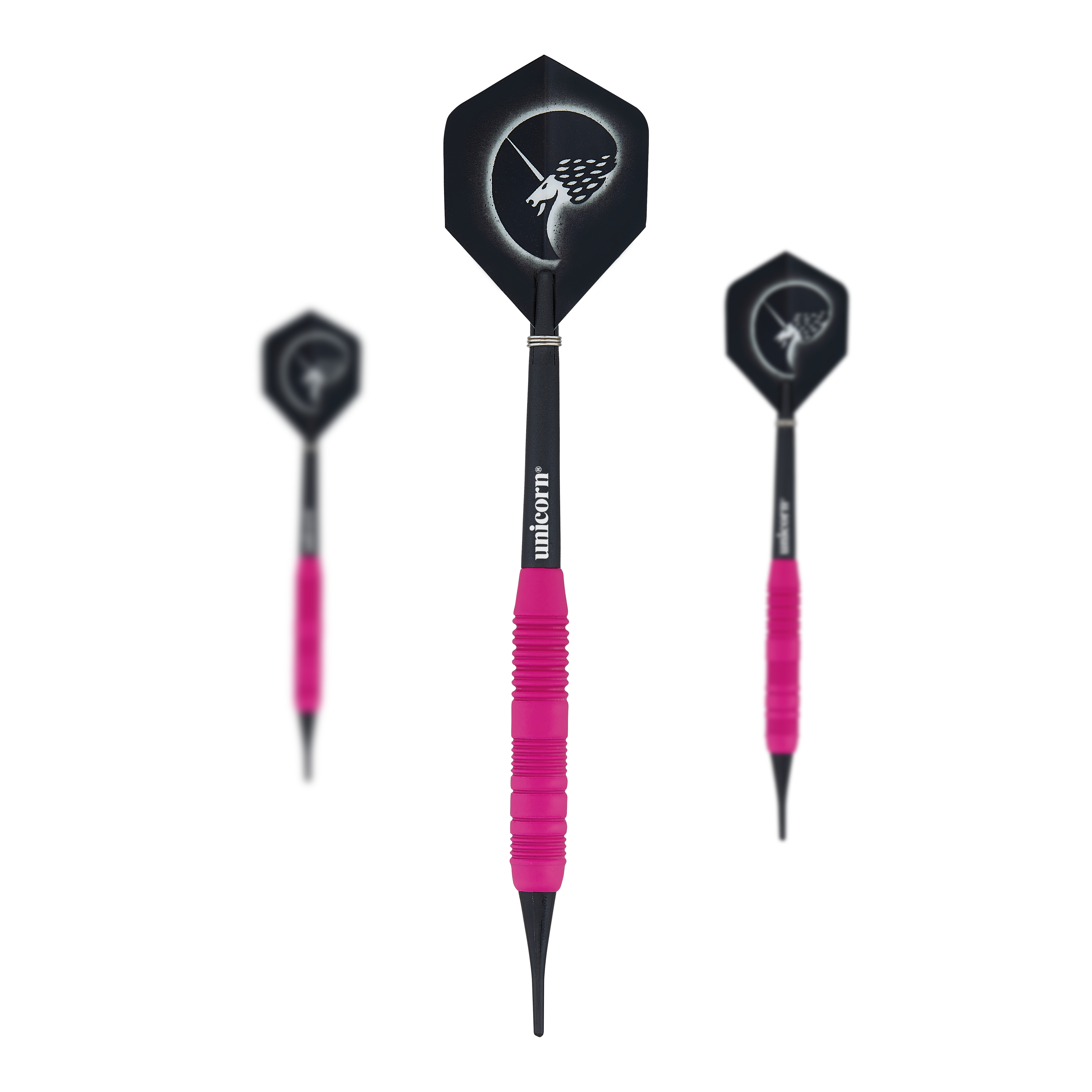 Unicorn Core Plus Gumowane Różowe Miękkie Lotki - 19g Das Bild zeigt drei pinke Softdarts der Marke Unicorn Core Plus mit gummierter Oberfläche. Auf den schwarzen Flights ist ein Einhorn-Motiv abgebildet.