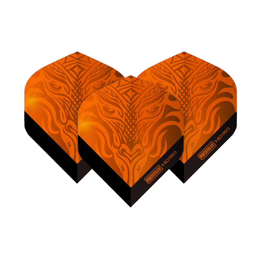 Pentathlon HD150 Metaliczny pomarańczowy standardowy lot Das Bild zeigt drei Pentathlon HD150 Metallic Orange Standard Flights. Sie haben ein auffälliges orangenes Design mit schwarzen Akzenten und einem dekorativen Muster.