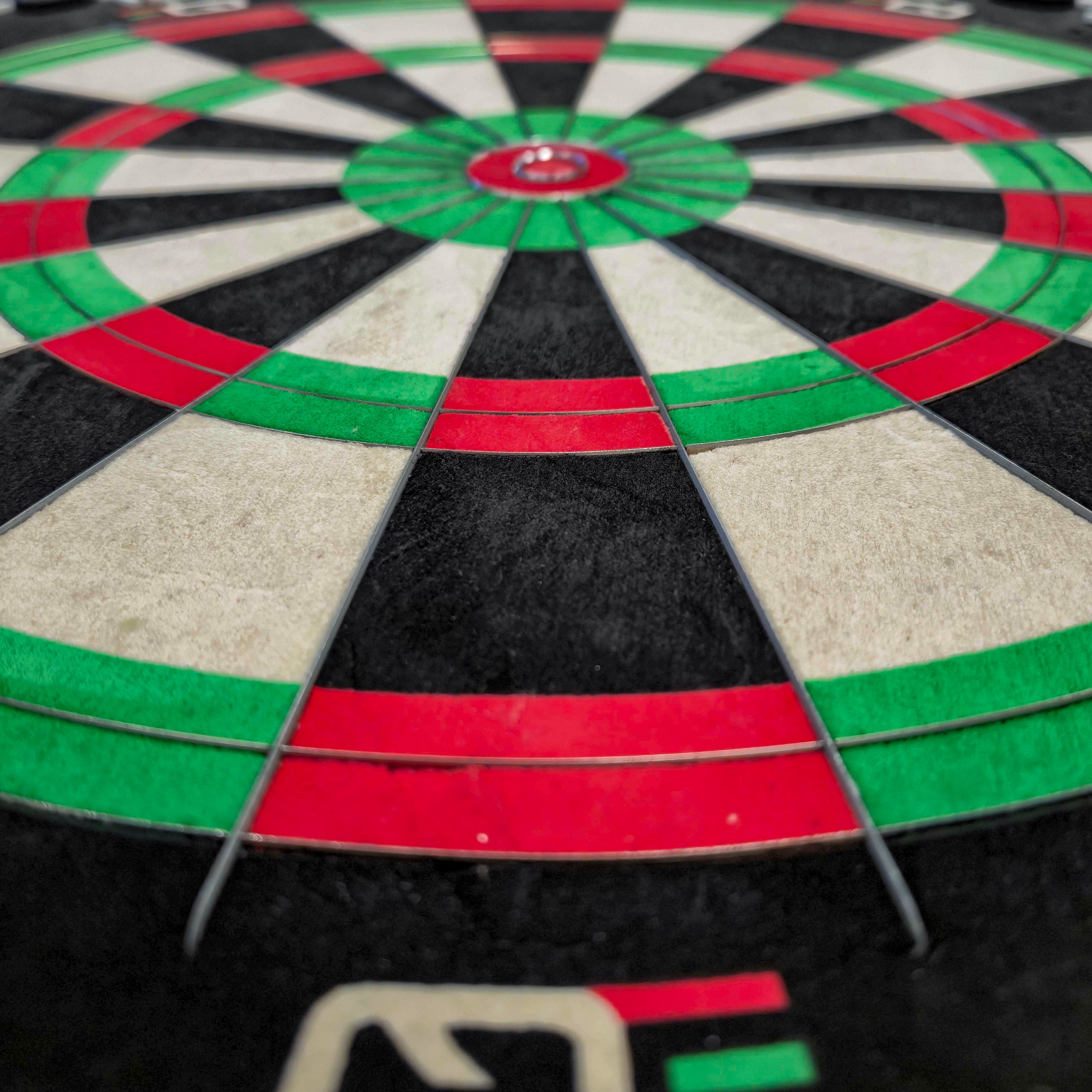 Stalowa tarcza do darta Winmau Equalizer Das Bild zeigt das Winmau Equalizer Steeldartboard. Es handelt sich um ein Dartboard für Steeldarts.