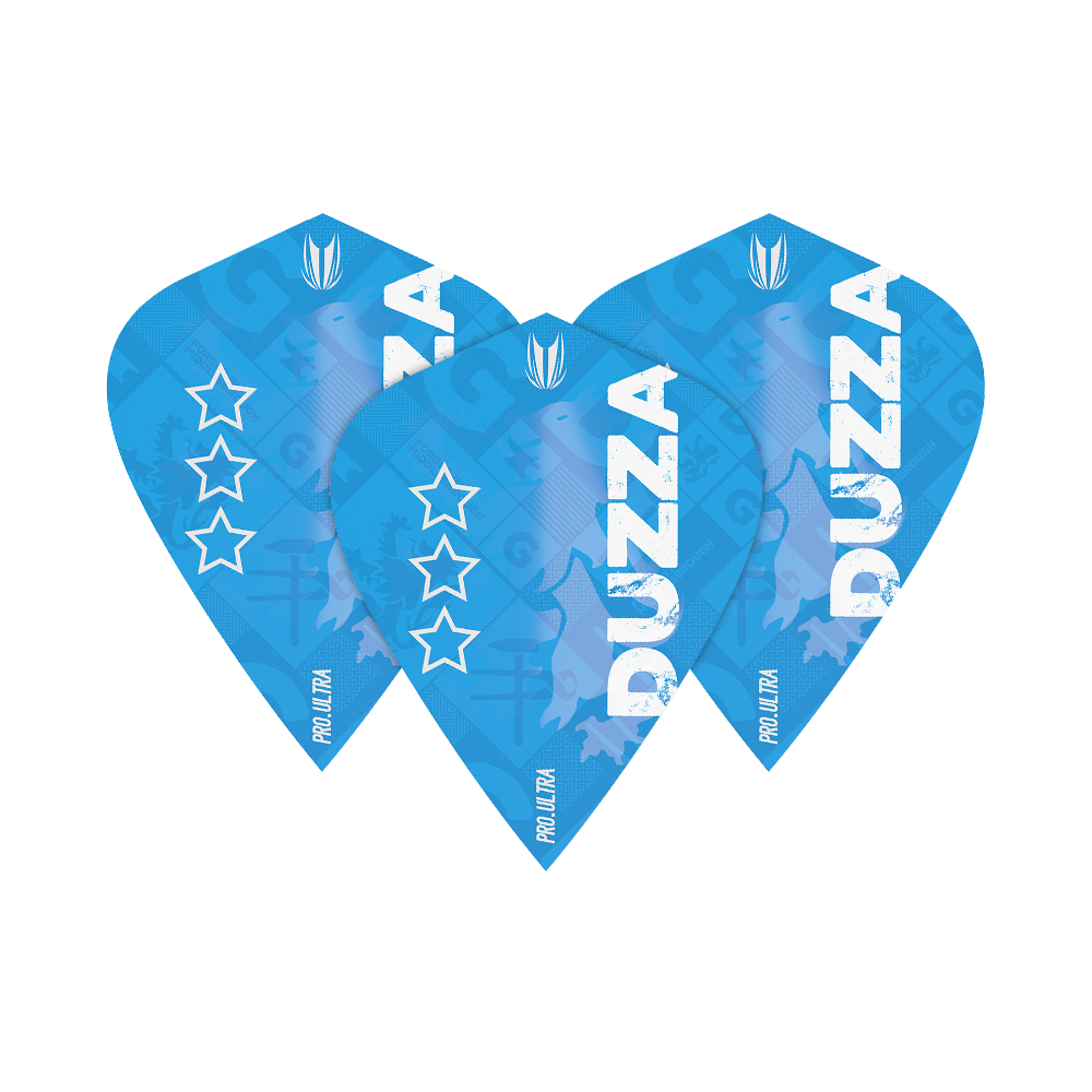 TG8_335680_Target_ProUltra_Glen_Durrant_Kite_Flights_1l1v1VYnNOADxr Das Bild zeigt drei blaue Dart-Flights mit dem Aufdruck "DUZZA" und mehreren weißen Sternen. Die Flights tragen den Namen "Target ProUltra Glen Durrant Kite Flights".