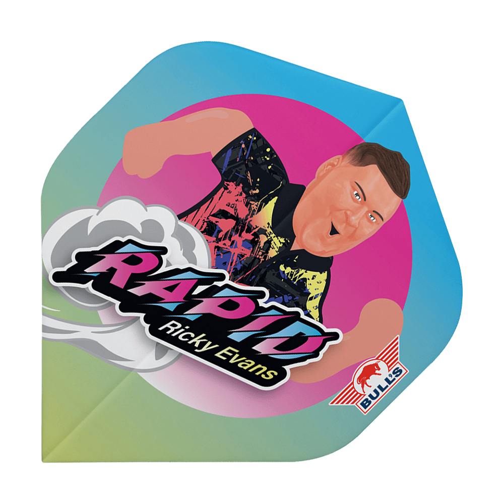Gracz Bulls NL 100 Ricky'ego Evansa Cartoon nr 2 Standardowe loty Das Bild zeigt ein Dartflight mit einer bunten Karikatur von Ricky Evans. Auf dem Flight steht „Rapid Ricky Evans“ und unten rechts befindet sich das Bulls-Logo.