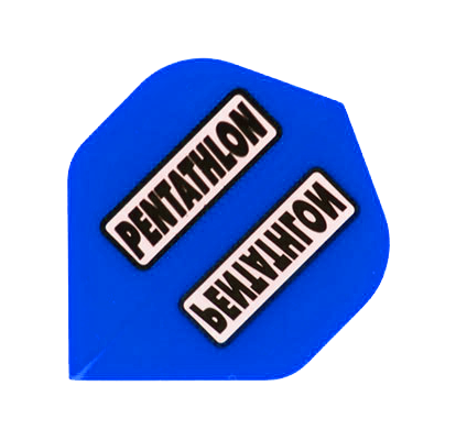 P52_Pentathlon_P52_Blau_Standard_Flights_1 Das Bild zeigt ein blaues Dartflight mit der Aufschrift "Pentathlon". Es handelt sich um das Modell "Pentathlon P52 Blau Standard Flights".