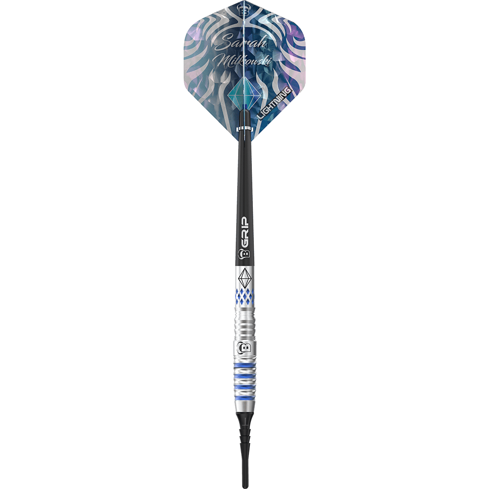 19740_Bulls_Sarah_Milkowski_Softdarts_1t3k7OvSzRlhon Das Bild zeigt einen Softdart namens "Bulls Sarah Milkowski Softdarts - 20g". Der Dart hat ein modernes Design mit silbernen und blauen Akzenten sowie einer gemusterten Flights.