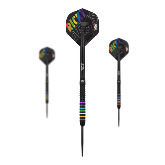 Hier sieht man das Set Bulls NL Ricky Evans Rapid 95 Steeldarts mit 23g. Mehrere Darts sind als Set zusammen abgebildet.