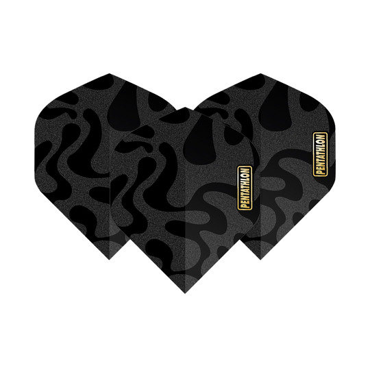 Pentathlon Flights RT Camo Das Bild zeigt drei Pentathlon RT Camo No2 Standard Flights für Darts. Sie haben ein schwarzes Camouflage-Muster und das Pentathlon-Logo in Gelb.