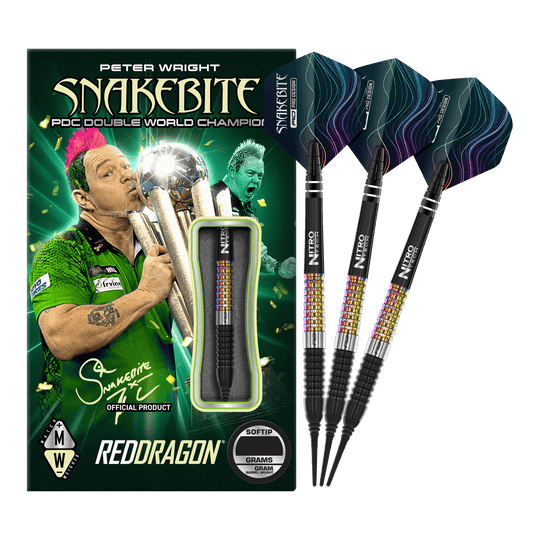 Red Dragon Peter Wright Corra Soft Darts - 18g Das Bild zeigt das Produkt "Red Dragon Peter Wright Corra Softdarts - 18g" mit einer farbenfrohen Verpackung. Drei Softdarts mit buntem Griff und schwarzen Spitzen sind daneben abgebildet.