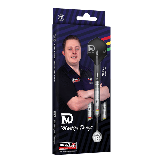 Rzutki Bulls Martijn Dragt Steel - 24g Die Abbildung zeigt die Verpackung der "Bulls Martijn Dragt Steeldarts - 24g". Auf der Schachtel ist ein Bild von Martijn Dragt sowie die abgebildeten Steeldarts zu sehen.
