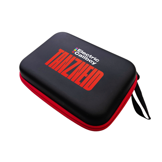 Das Bild zeigt das Electric Callboy Tanzneid Dartcase. Das Dartcase ist für den sicheren Transport von Dartzubehör konzipiert.