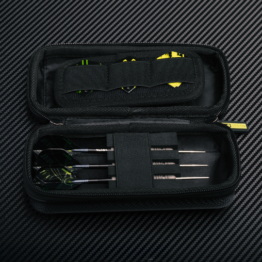 Portfel do rzutek Winmau Armor G1 Michael Van Gerwen Das Bild zeigt das Winmau Armor G1 Michael Van Gerwen Dartwallet. Es ist eine spezielle Darttasche für Dartzubehör.