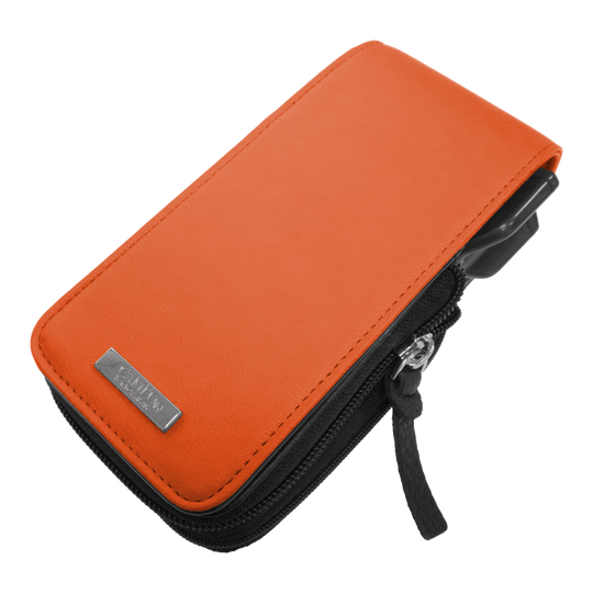 Etui na rzutki Cameo Garment 2.5 Das Bild zeigt ein orangefarbenes Etui mit Reißverschluss. Es ist vermutlich für das Aufbewahren von Darts oder Dartzubehör gedacht.