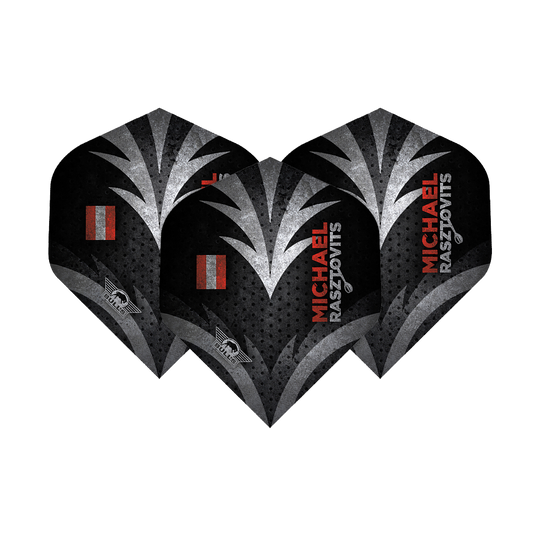 BU50860_Bulls_Powerflite_Rasto_Erode_No6_Flights_19euImNdMjtaFB Das Bild zeigt drei Dart-Flights mit schwarzem und silbernem Design. Auf den Flights steht der Name "Michael Rasztovits" in roter und weißer Schrift.