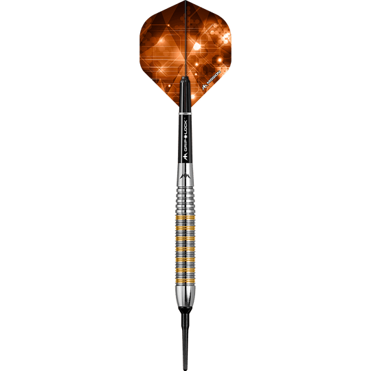 Dies ist ein Mission Ardent Model 2 Softdart mit einem Gewicht von 18 Gramm. Der Dart hat silberne und goldene Ringe am Schaft und eine orangefarbene Flight.