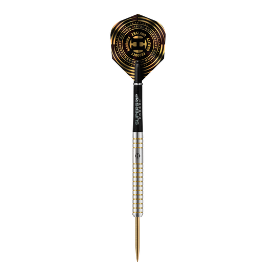 Edycja rocznicowa Harrows Oryginalne Steeldarts Das Bild zeigt einen Harrows Anniversary Edition The Original Steeldart mit silbernem Schaft und goldenen Akzenten. Das Dartflight ist schwarz-gold gestaltet und trägt einen Jubiläumsaufdruck.