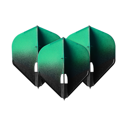 Loty L-Style Two Tone L1PRO Das Bild zeigt drei grün-schwarze Dartflights in einer Zweiton-Optik. Sie sind nebeneinander angeordnet und haben eine auffällige Farbverläufe von grün zu schwarz.