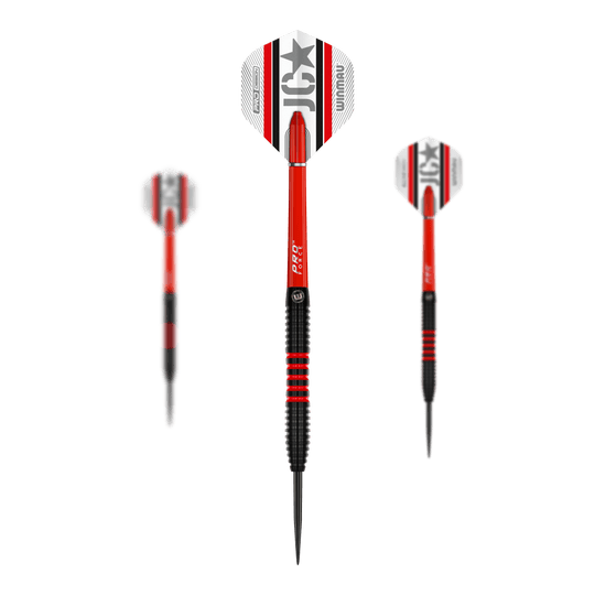Stalowe lotki Winmau Joe Cullen 85 Pro-Series Das Bild zeigt drei Winmau Joe Cullen 85 Pro-Series Steeldarts. Die Darts sind rot, schwarz und weiß gestaltet und haben das Logo sowie den Namen auf den Flights.