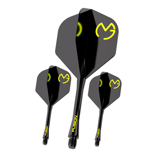System wału napędowego Winmau Fusion Michael Van Gerwen Pacman No2 Standard Das Bild zeigt drei schwarze Dartflights mit gelbem "MVG"-Logo und der Aufschrift "FUSION" auf den Schäften. Es handelt sich um das Produkt "Winmau Fusion Flight-Shaft-System Michael Van Gerwen Pacman No2 Standard".