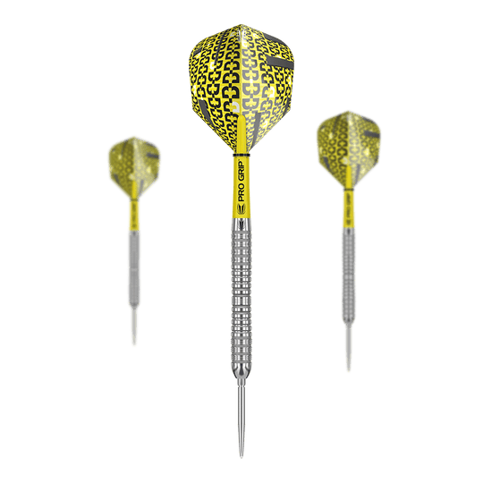 Target Bolide 04 Swiss Point stalowe rzutki Das Bild zeigt drei Steeldarts des Modells "Target Bolide 04 Swiss Point" mit gelb-schwarzen Flights. Die Darts haben einen silbernen, geriffelten Schaft und gelbe "Pro Grip" Stiele.