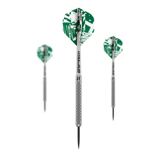 Lotki GOAT Fairway V1 ze stali wolframowej Das Bild zeigt drei GOAT Fairway V1 Tungsten Steeldarts mit grünen und weißen Flights. Die Darts haben silberne Griffe mit strukturiertem Muster und schwarzer Spitze.