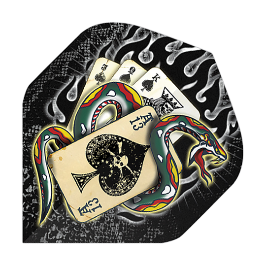 Alchemiczny Wąż Pik nr 2 Standardowe Loty Das Bild zeigt ein buntes Schlangenmuster, das sich um eine Hand von Spielkarten windet. Im Hintergrund sind Flammen und ein schwarzer, strukturierter Hintergrund zu sehen.