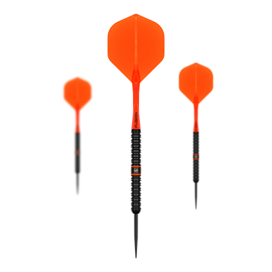 Abgebildet sind die Winmau Emma Paton Edit Steeldarts - 23 g im Set. Dieses Set enthält Steeldarts, die sich besonders durch ihr Design von Emma Paton auszeichnen.