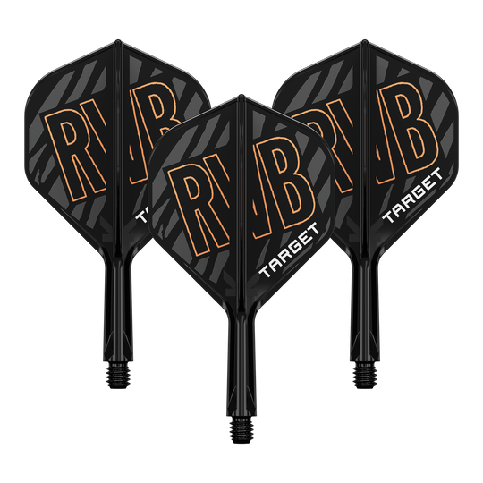 Target K-Flex Raymond Van Barneveld No2 Standardowy system wału napędowego Auf dem Bild sind drei schwarze Dart Flights mit dem orangefarbenen Schriftzug "RVB" zu sehen. Unten auf den Flights steht in weißer Schrift das Wort "TARGET".