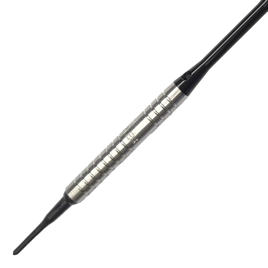 Lotki miękkie McDart 85 Tungsten V16 - 16,5 g Das Bild zeigt einen McDart 85er Tungsten V16 Softdart mit einem Gewicht von 16,5 Gramm. Der Dartpfeil hat einen silbernen, geriffelten Schaft und eine schwarze Spitze.