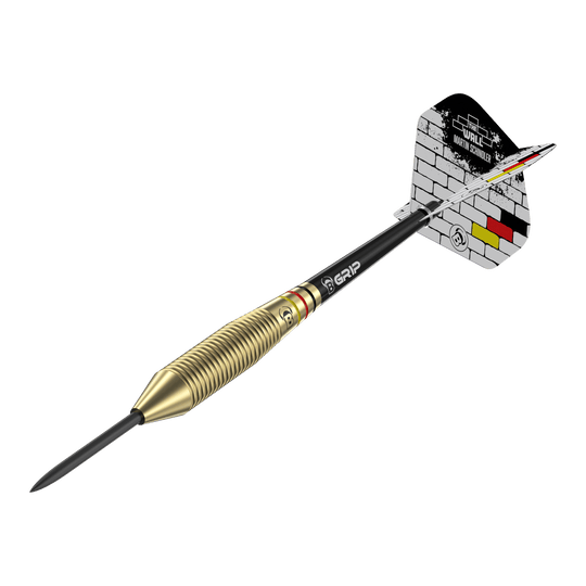 Byki Martin Schindler The Wall Brass Steeldarts Das Bild zeigt einen Steeldart mit messingfarbenem Griff und schwarzem Schaft. Auf dem Flight steht "The Wall Martin Schindler" vor einem gemauerten Hintergrund mit den Farben der deutschen Flagge.