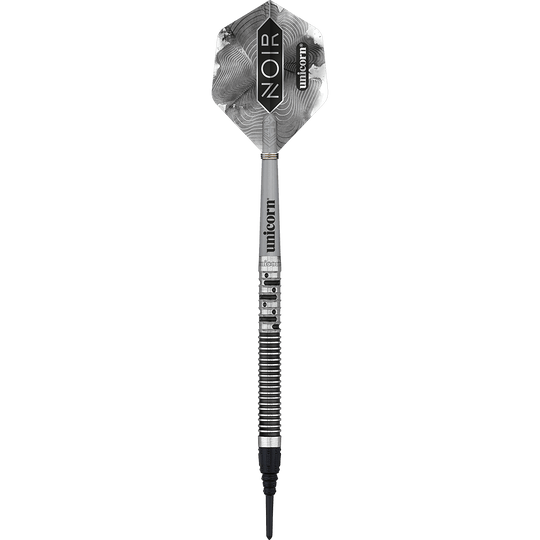23831_Unicorn_Noir_Gary_Anderson_Phase_5_Softdarts_1EzaxbsEhf0OjI Auf dem Bild ist ein Unicorn Noir Gary Anderson Phase 5 Softdart zu sehen. Der Dart ist schwarz-silber und hat ein modernes, elegantes Design.