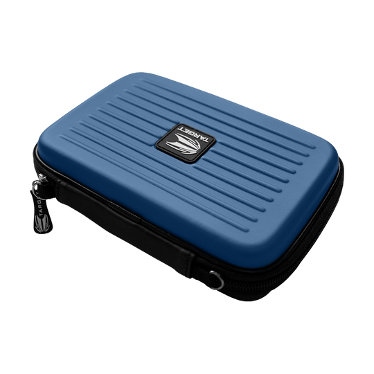 Das Bild zeigt das Produkt 'Target Takoma XL Dartwallet'. Es handelt sich um ein blaues Etui mit Reißverschluss und dem Target-Logo auf der Oberseite.