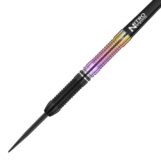 RD2173_RedDragon_Peter-Wright_Snakebite_World_Champion_2020_Edition_Steeldarts_2 Das Bild zeigt einen modernen Steeldart mit farbigen Ringen und schwarzer Spitze. Auf dem Schaft steht "NITRO TECH" geschrieben.