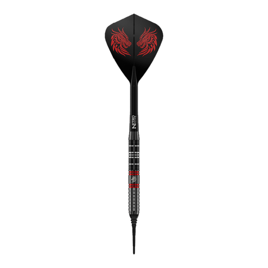 Dieses Bild zeigt einen einzelnen Red Dragon Jonny Clayton RD-ULTRA Softdart mit 18g. Zu sehen sind silberne, schwarze und rote Elemente sowie ein auffälliger Flight.