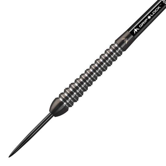 Dies ist ein Mission Spiro Model 2 Steeldart mit einem Gewicht von 22 Gramm. Der Dart hat ein silbernes, gerilltes Barrel und eine schwarze Grip-Lock-Schäfte.