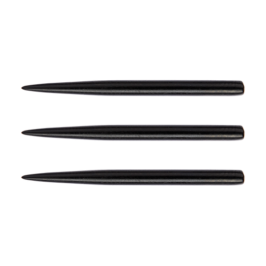Das Bild zeigt drei schwarze Steeldart-Spitzen in einer Reihe. Es handelt sich um das Produkt "Winmau Standard Black Steeldart Spitzen - 32mm".