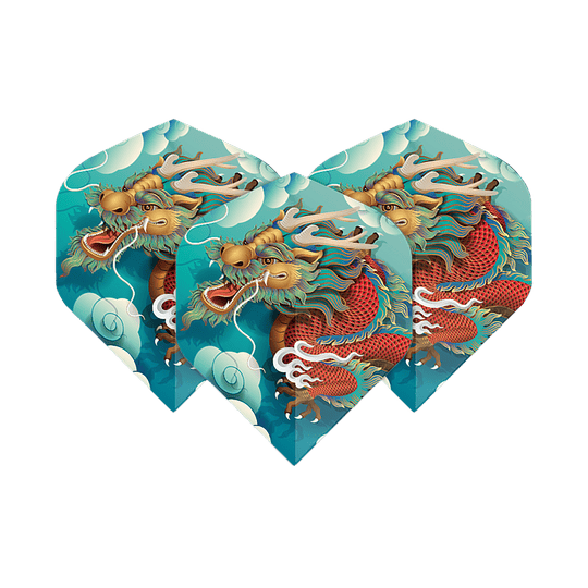 Pentathlon Flights Dragon Das Bild zeigt drei Dart-Flights mit einem bunten Drachenmotiv vor einem blauen Himmel mit Wolken. Es handelt sich um das Produkt "Pentathlon Dragon 5 Standard Flights".