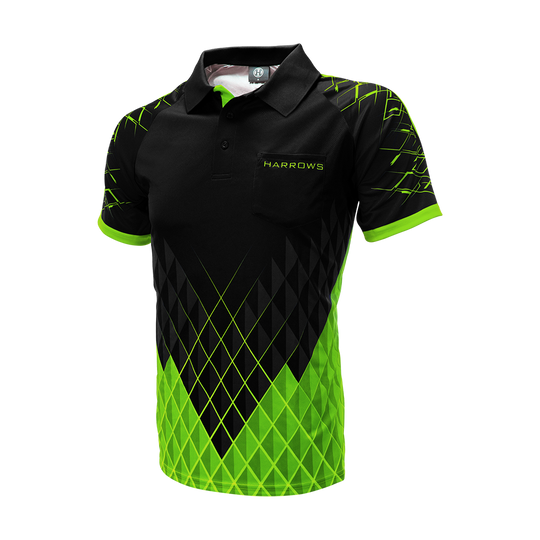 HRS-26333_Harrows_Paragon_Dartshirt_Gr-n_3 Das Bild zeigt das Harrows Paragon Dartshirt in Grün mit einem modernen, geometrischen Muster. Das Shirt hat einen schwarzen oberen Bereich und leuchtend grüne Akzente an Kragen, Ärmel und unterem Teil.