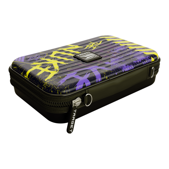 Etui na lotki Target Takoma Luke Littler XL Das Bild zeigt das Target Takoma Luke Littler XL Dartcase. Es ist ein großes Dartcase für die sichere Aufbewahrung von Dartpfeilen.