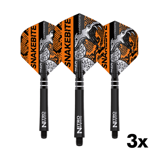 Das Bild zeigt drei Dart-Flights mit schwarzen Schäften und auffälligem Schlangenmuster in Orange und Silber. Auf den Flights steht das Wort "SNAKEBITE" und unten rechts ist "3x" zu sehen.