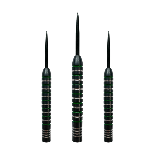 Beczki McDart Silver Green Steeldart Das Bild zeigt drei McDart Silver Green Steeldart Barrels. Die Barrels sind schwarz mit silbernen und grünen Ringen.