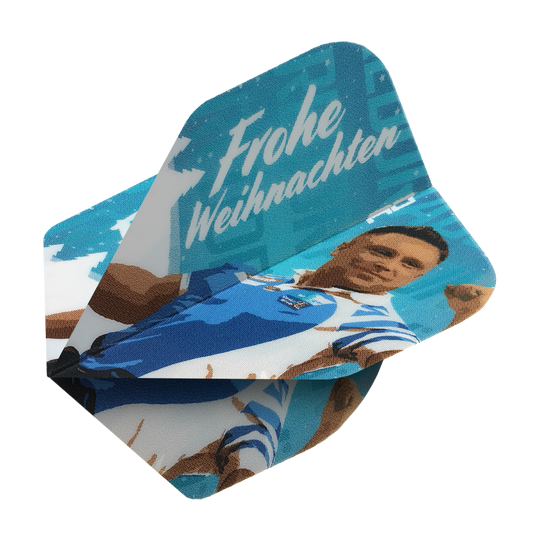 WF-8_Red_Dragon_Merry_Christmas_Flights_Gerwyn_Price_Blue_2 Das Bild zeigt Dart-Flights mit einem Weihnachtsmotiv in Blau. Auf den Flights steht "Frohe Weihnachten" und es ist ein Bild von Gerwyn Price abgebildet.