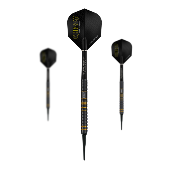 Miękkie lotki Harrow's Dave Chisnall Chizzy Series 3 Das Bild zeigt drei Softdarts der Marke Harrows aus der Dave Chisnall Chizzy Series 3. Die Darts haben schwarze Flights mit gelber Aufschrift und schwarzen Schäften mit gelben Akzenten.