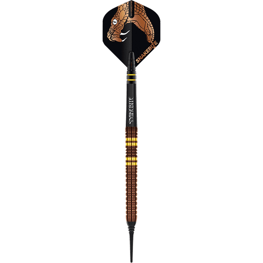 RD2570_Red_Dragon_Peter_Wright_Copper_Fusion_Softdarts_14BFyls3rYXkvv Dieses Bild zeigt den Red Dragon Peter Wright Copper Fusion Softdart mit einem Gewicht von 20g. Der Dart hat ein kupferfarbenes Barrel und einen Flight mit einem Schlangenkopf-Design.