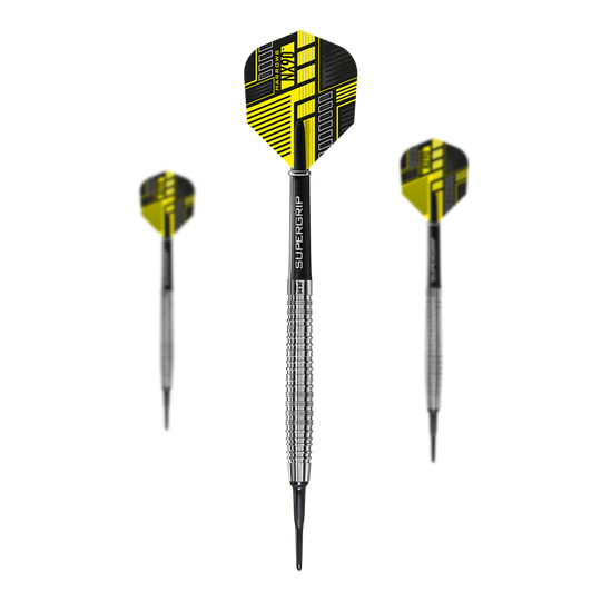 Harrows NX90 Softdarts Das Bild zeigt drei Harrows NX90 Softdarts mit schwarz-gelben Flights und silbernen Griffen. Die Dartpfeile haben eine moderne, auffällige Optik und sind auf grünem Hintergrund dargestellt.