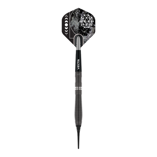 Das Bild zeigt den Winmau Callisto 02 Softdart mit einem Gewicht von 20g. Der Dart ist schwarz und hat ein modernes Design mit weißen Mustern auf dem Flight.